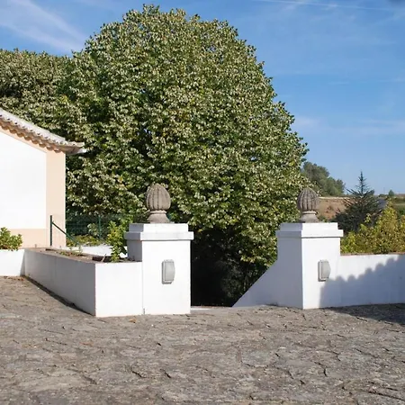 With 2 Bedrooms In Alenquer, With Wonderful Mountain View, Private Pool... Διαμέρισμα *